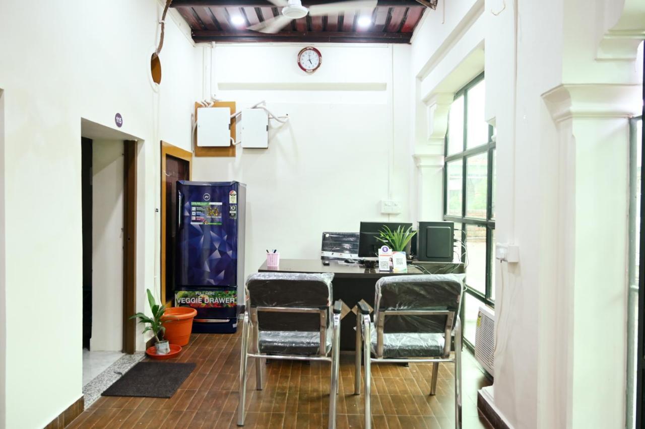 The Hotel Ambassador Inn Varanasi Exterior photo