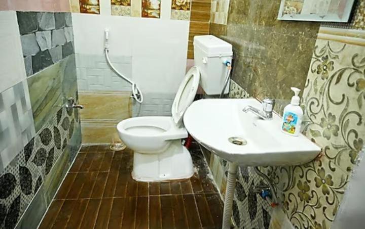 The Hotel Ambassador Inn Varanasi Exterior photo